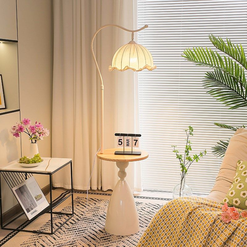 奶油风客厅落地灯沙发旁边几高级感置物氛围无线充卧室床头柜台灯