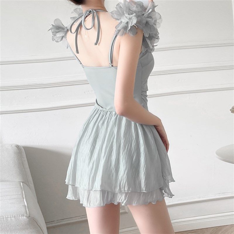 网红泳衣新款夏季海边度假游泳衣女款连体泳衣显瘦遮肉保守连体衣