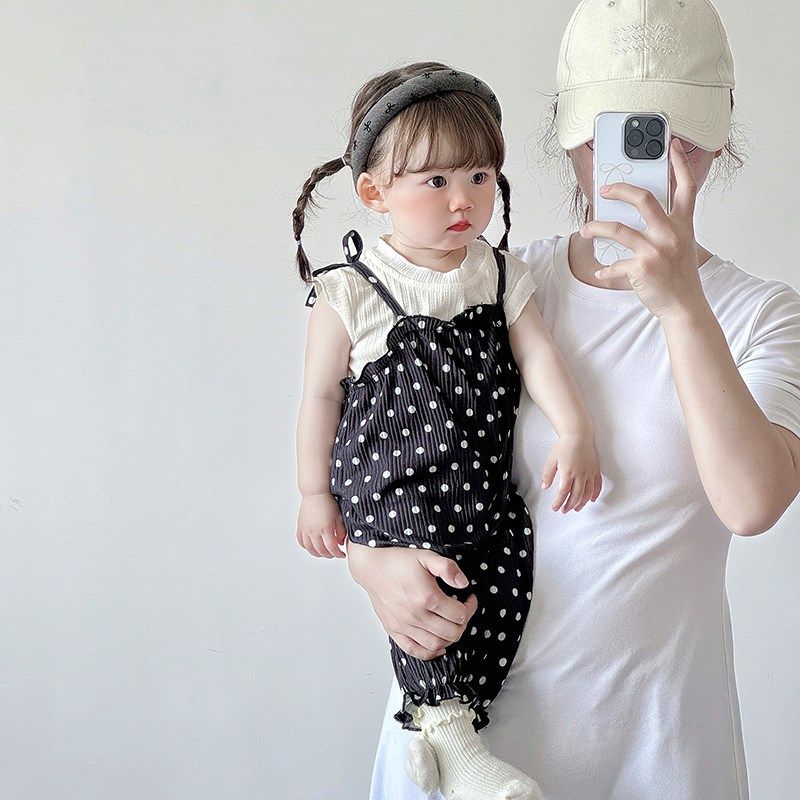 夏季女宝宝小月龄洋气小套装背带裤打底衫婴儿两件套洋气波点爬服