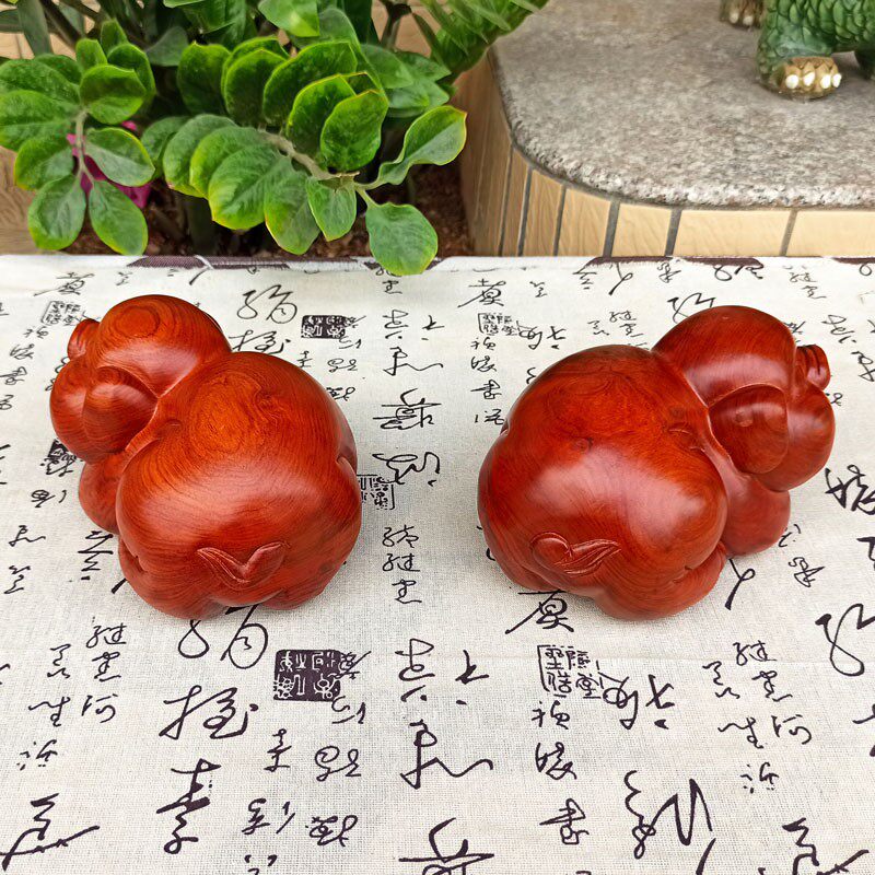花梨木福猪摆件客厅家居装饰红木工艺H品招财木雕发财小猪生肖礼