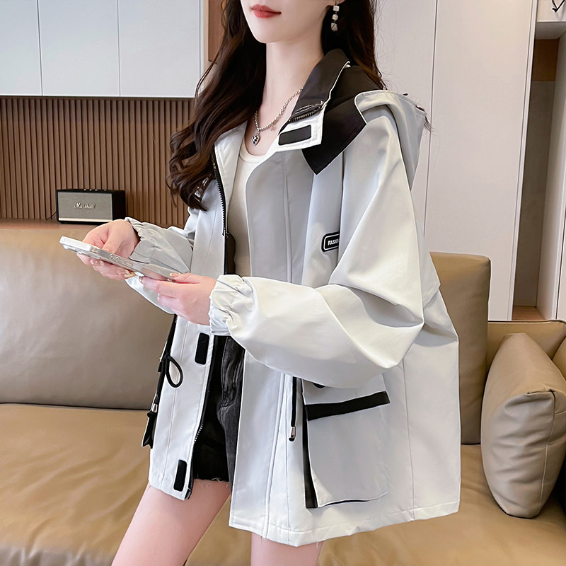 风衣外套女春秋2025新款韩版宽松大码收腰显瘦冲锋衣户外登山服潮