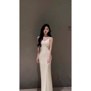 白色法式温柔风气质针织吊带连衣裙女夏季修身显瘦仙气长款包臀裙