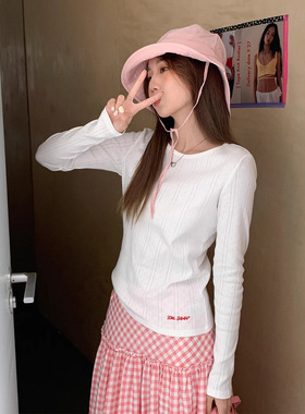 韩系穿搭白色提花肌理感圆领长袖T恤女春夏修身显瘦内搭刺绣上衣