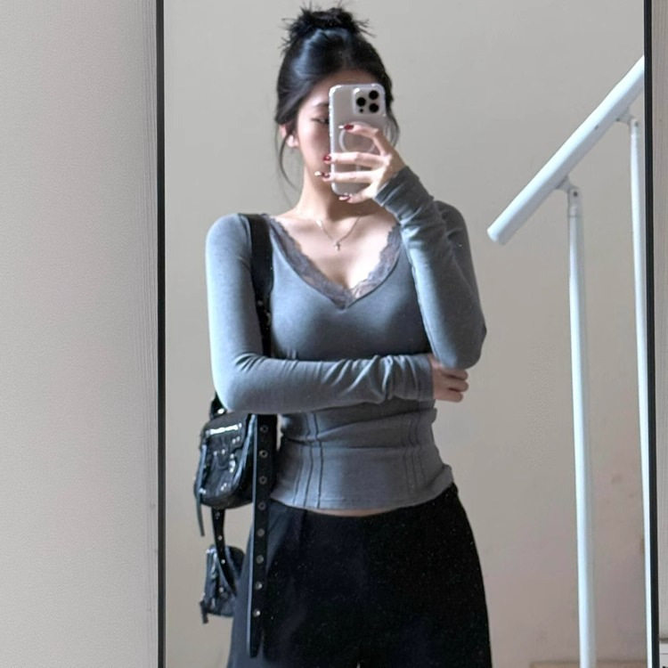 灰色辣妹风v领蕾丝花边长袖t恤女秋冬设计感修身收腰鱼骨打底上衣