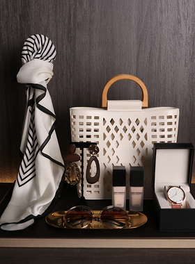初舍印象 衣帽间岛台饰品摆件软装搭配主人房梳妆台装饰丝巾包包