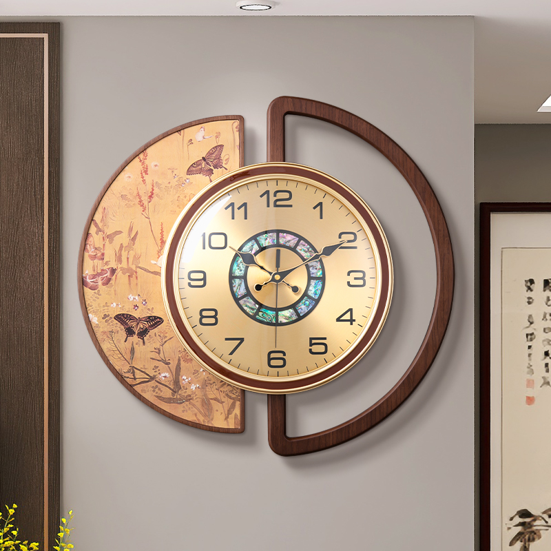 新中式胡桃木挂钟客厅皮革画静音钟表2024新款家用时钟免打孔挂墙