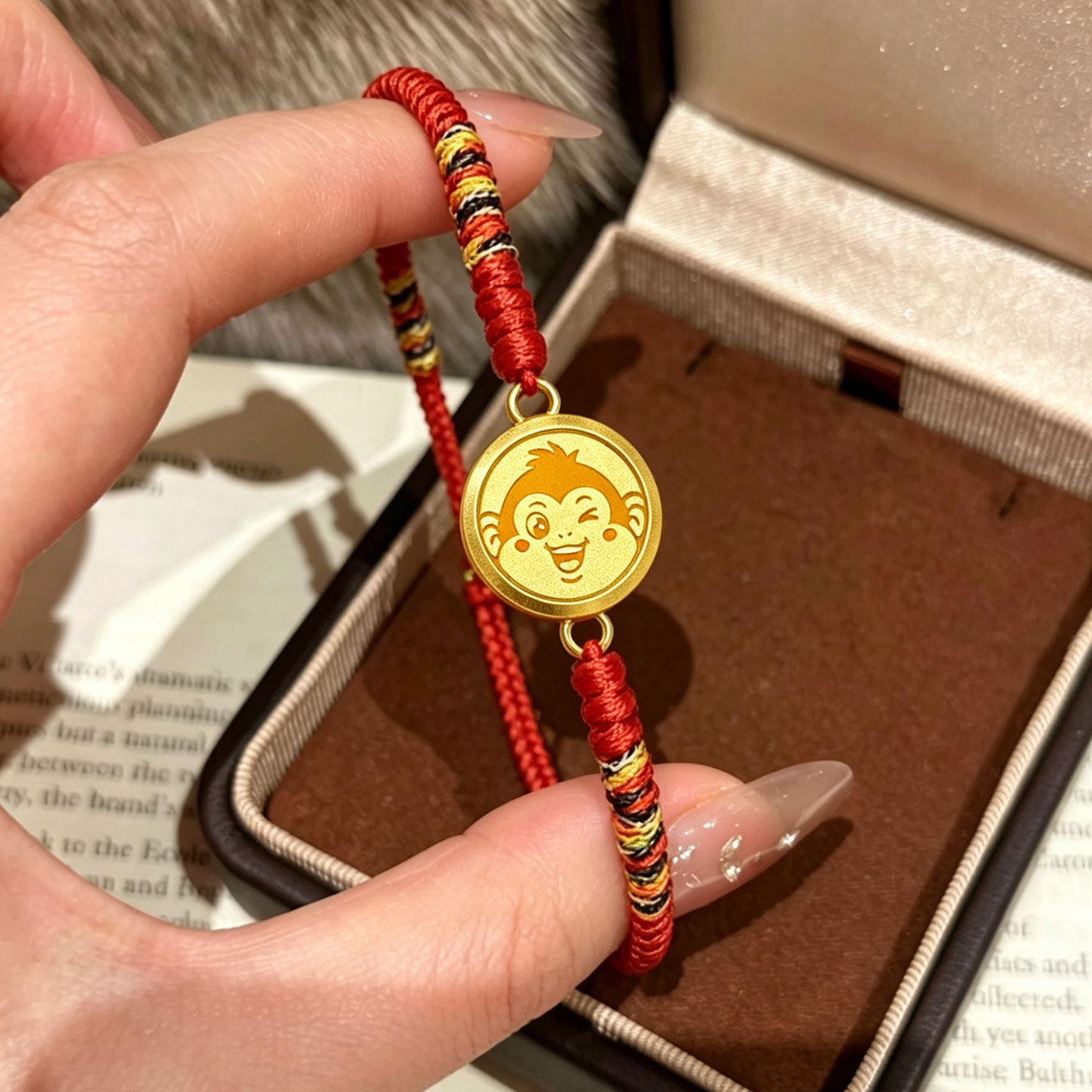 藏式唐卡手绳吊坠生肖领丰金币豆可装手链本命年守护手工编嘎乌盒