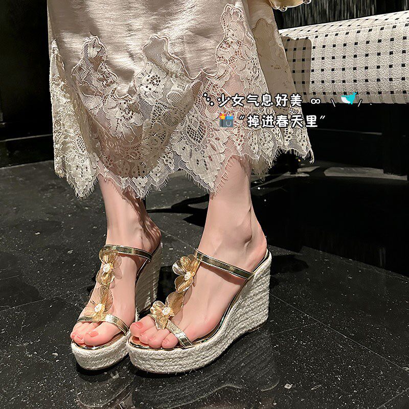 2025夏季新款j女士草编坡跟凉拖鞋女时尚外穿厚底懒人超高跟一字