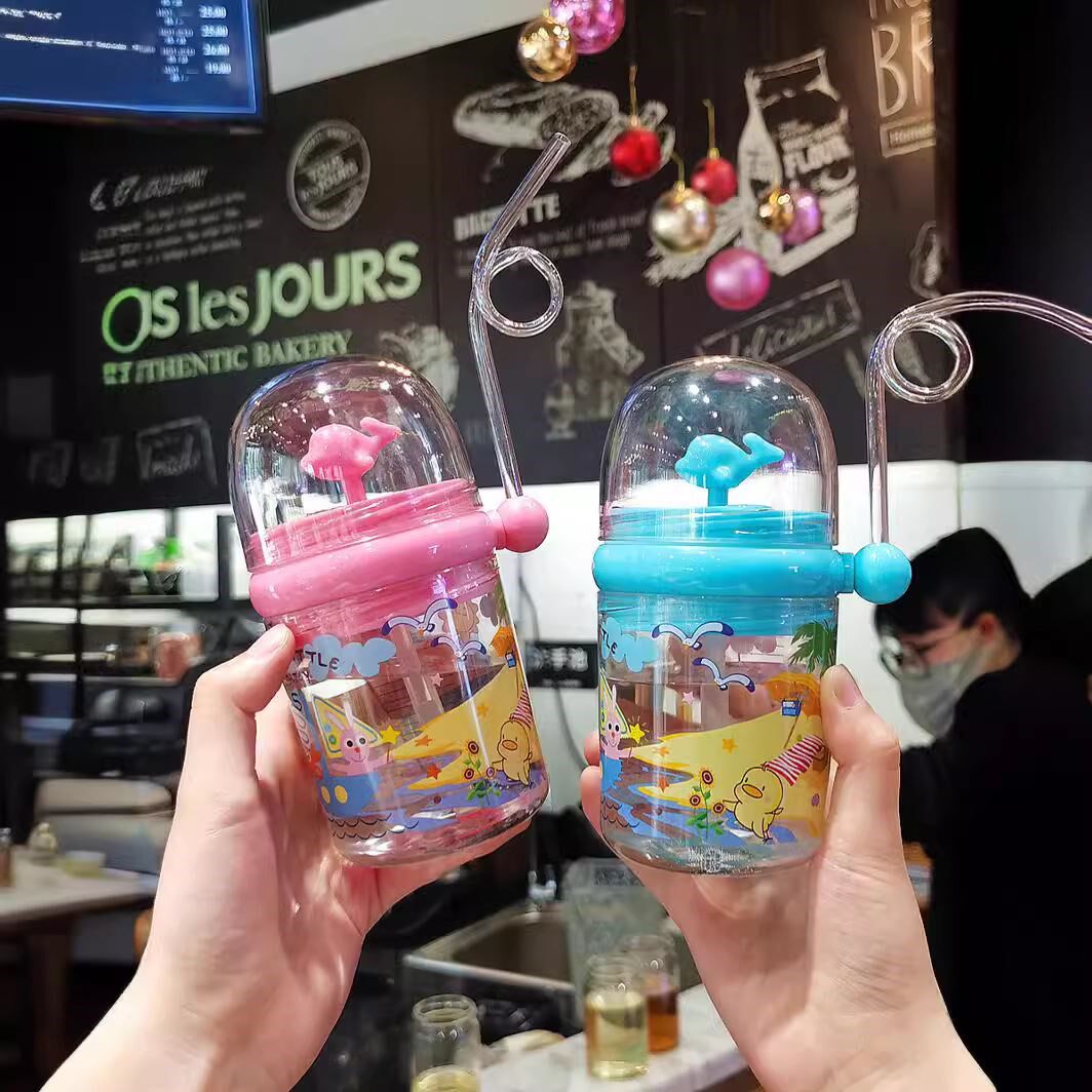 鲸鱼喷水儿童杯子学生少女心可爱小海豚吸管杯网红防摔宝宝喷泉杯