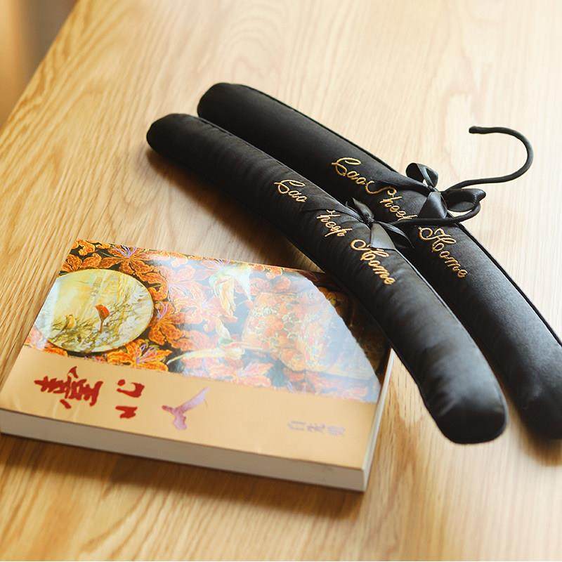 黑金思念 | 39CM10支装 欧式奢华大户型布艺刺绣海绵无痕衣架礼物,收纳整理,植绒衣架/布衣架,淘宝优惠券,粉丝福利购,淘宝优惠卷