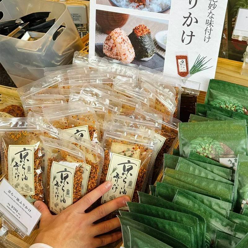 日本进口京都辣椒油香松拌饭料九条葱芝麻辣酱下饭神器