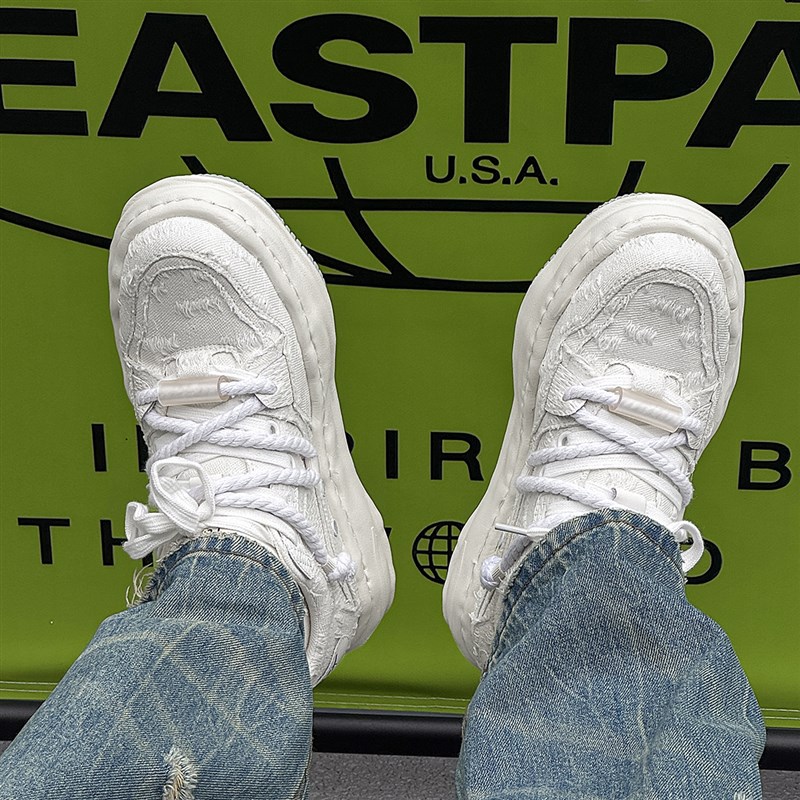 小众隐形增高鞋男生厚底板鞋2025新款白色鞋子男鞋情侣面包鞋百搭