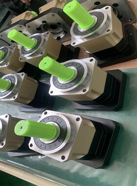 AB090高精密行星减速机NB090斜齿双支撑传动件龙门加工中