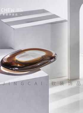 轻奢极简约软装样板房间圆形餐桌古铜色三足铝托盘玻璃果盘摆件