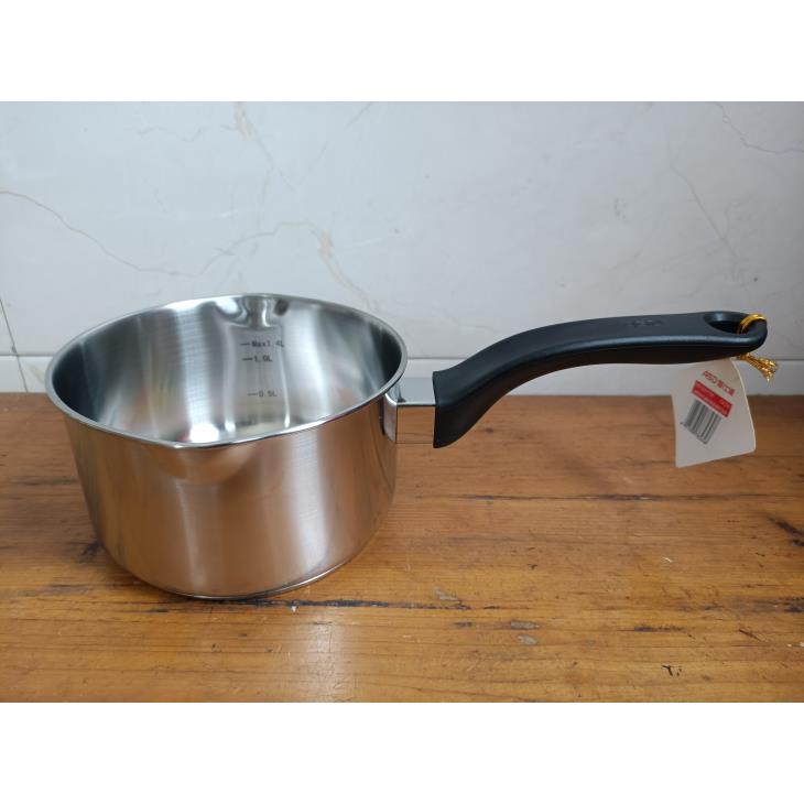 愛仕達出口台湾16cm双导流嘴304不锈钢奶锅 单柄汤锅 内刻度尺