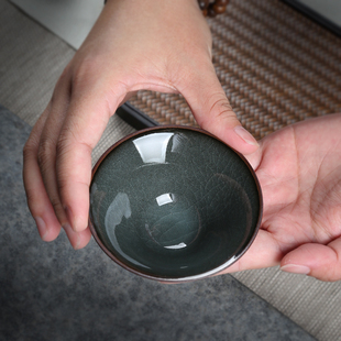 青瓷品茗杯家用哥窑铁胎主人杯陶瓷功夫茶具茶杯斗笠杯冰裂小茶碗