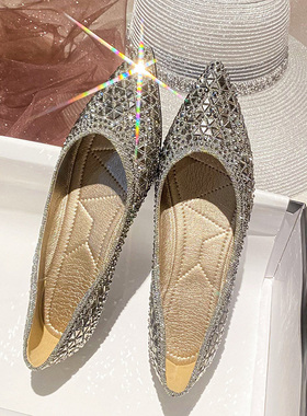 尖头单鞋女夏款平底灰色平跟2023新款水钻铆钉瓢鞋大码女鞋41一43
