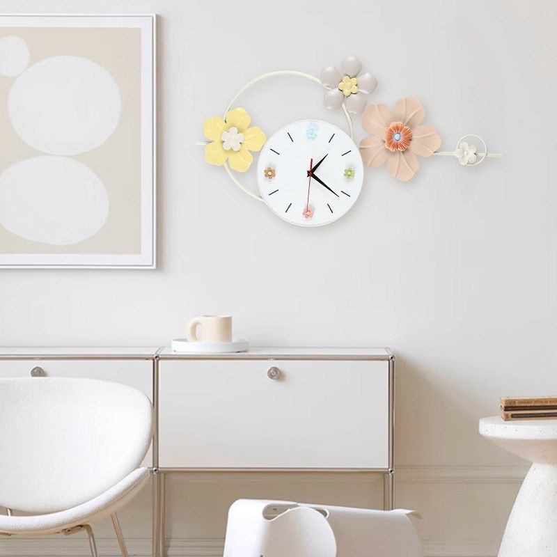 奶油风花朵钟表挂钟2023新款餐桌厅客厅家用现代简约创意铁艺时钟