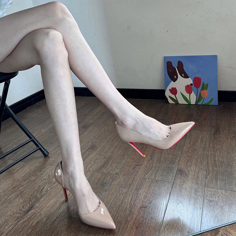 裸色高跟鞋女2024新款秋冬x尖头细跟侧空漆皮气质名媛红底职业单