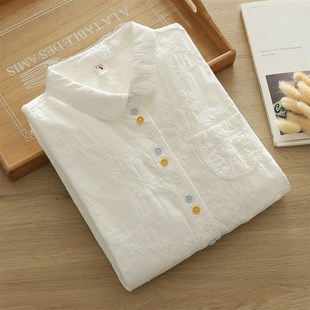 温柔小个子蕾丝浮雕梅花刺绣彩扣纯棉正肩白衬衫女长袖打底衫通勤