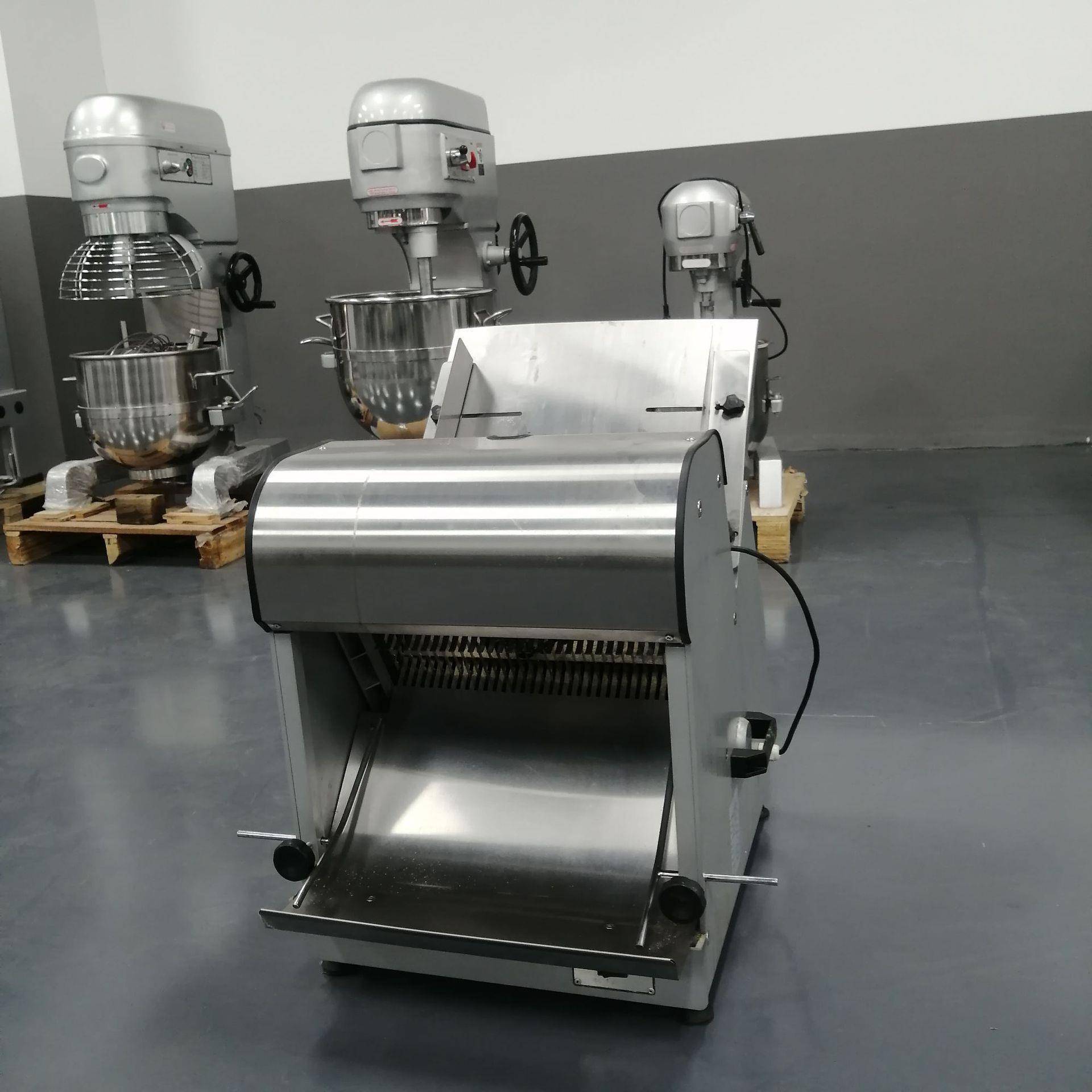 现货面包切片机12mm方包切片机不锈钢刀片商用馒头吐司切片机器