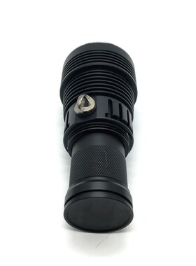 MT07聚光XHP70手电8000流明暖白光750米远射大功率4节18650手电筒