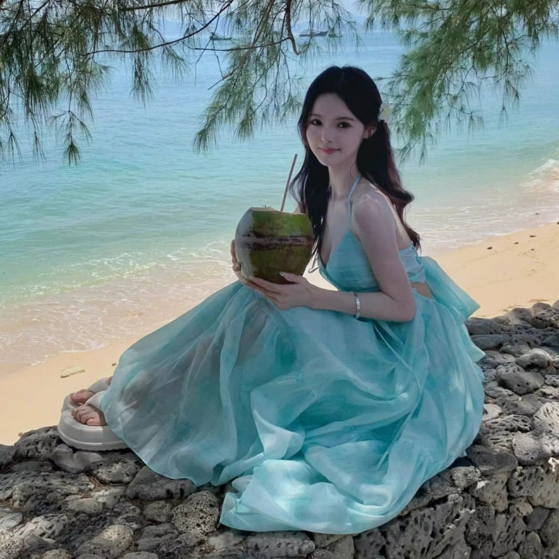 马尔代夫泰国三亚海边拍照沙滩裙气质露背挂脖吊带连衣裙仙女长裙