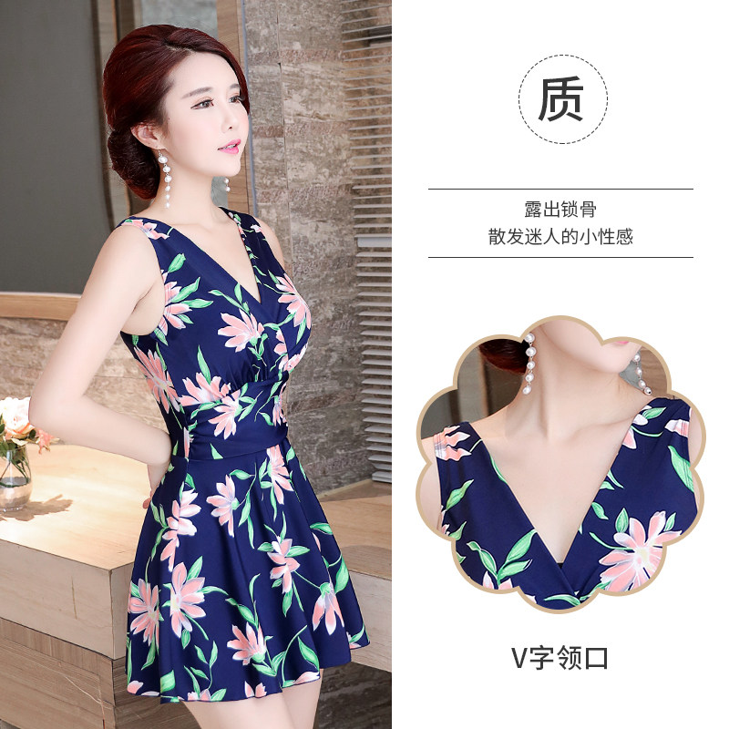 游泳衣女2021年新款保守连体遮肚显瘦大人中年妈妈大码时尚泡温泉