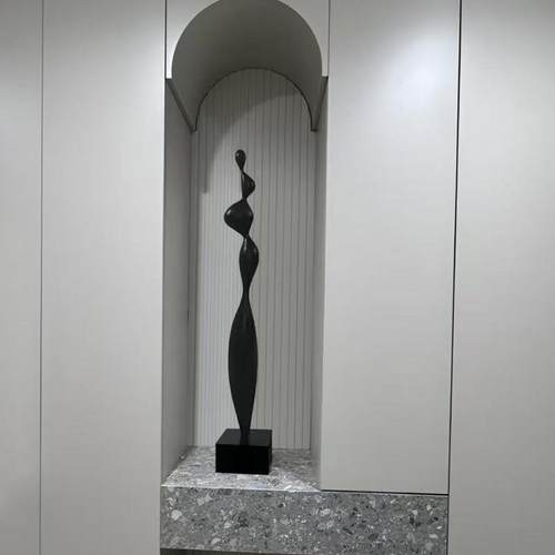 现代简约落地细长型壁龛摆件样品屋展示中心雕塑轻奢高级感客厅玄