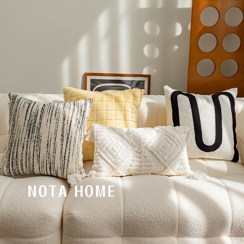 纯色抱枕黄色毛绒靠枕样板间靠垫现代极简枕套客厅柔软几何抱枕芯