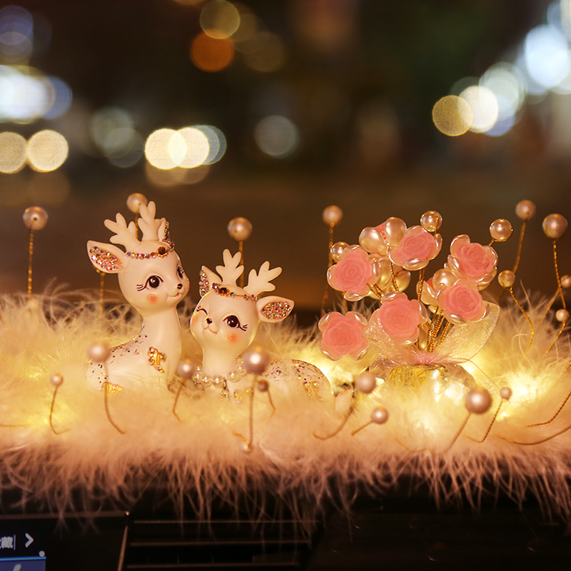 汽车摆件2023新款中控台摆件一路平安鹿车内饰品女士车载香薰