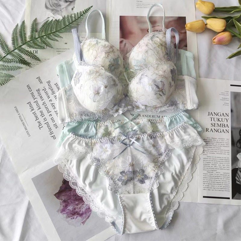 当季新款日系刺绣花朵小胸内衣套装中鸡心圆盘胸女薄款文胸内裤,女士内衣/男士内衣/家居服,文胸套装,淘宝优惠券,粉丝福利购,淘宝优惠卷