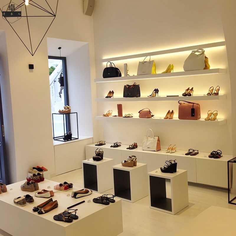 鞋店上墙实木鞋架展示架服装v店一字形搁板童鞋架包包架多层陈列