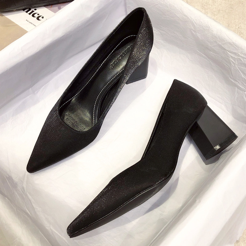 高跟鞋女2021年新款春夏粗跟通勤黑色职业尖头设计感小众工作单鞋