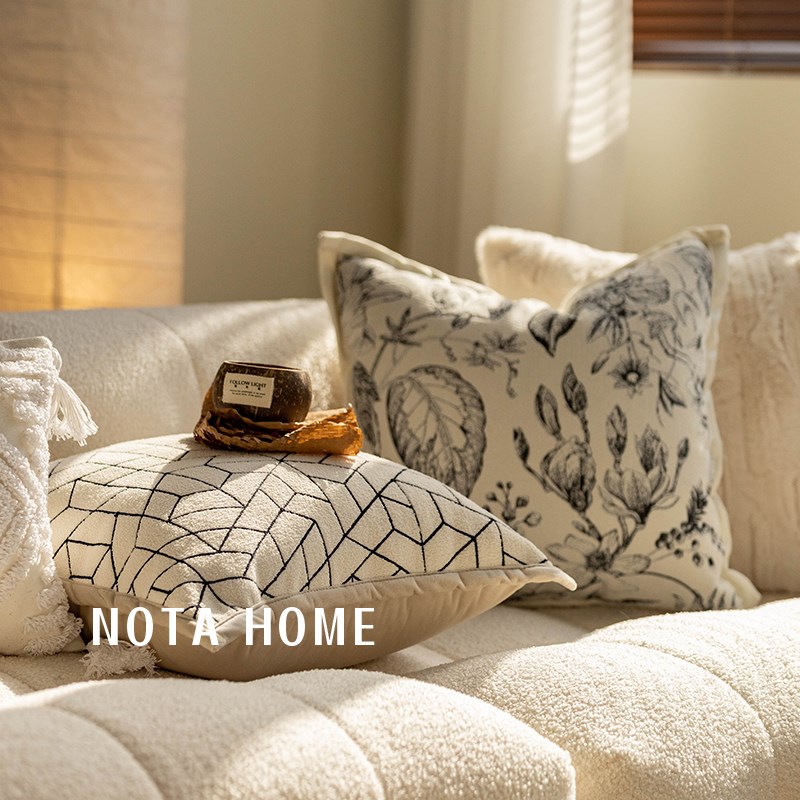 白色簇绒抱枕北欧风花朵靠垫样板间软装靠枕客厅沙发抱枕车用靠垫