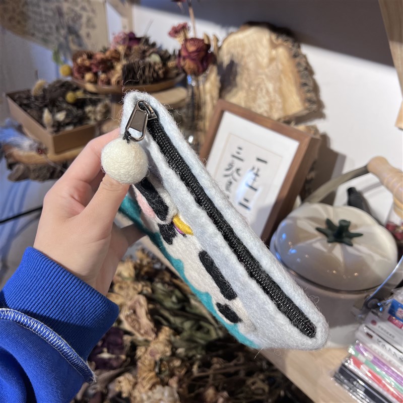 手工羊毛毡动物包包小羊大奶牛创意零钱包硬币包秋冬纯羊毛挂包
