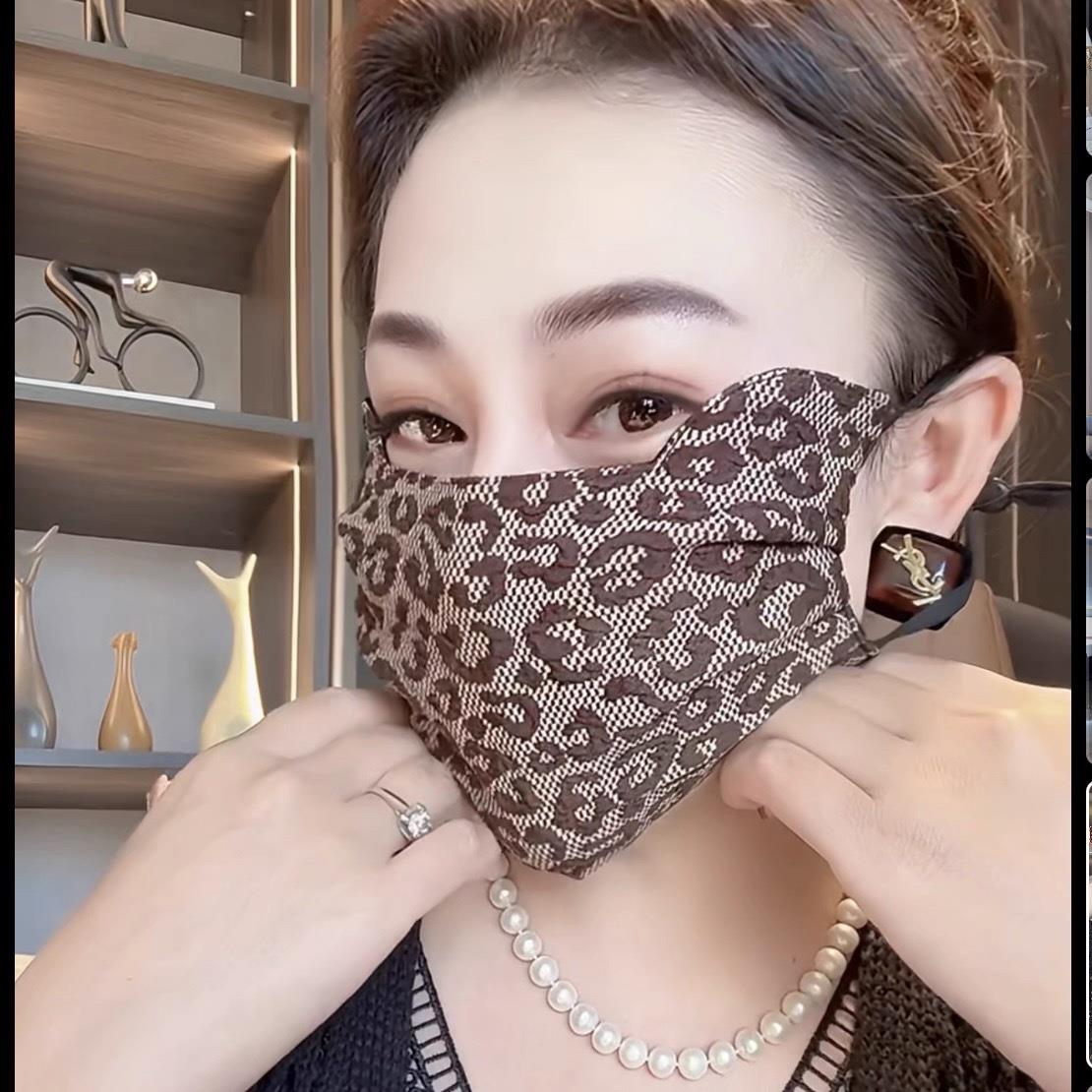 2025秋冬新款豹纹保暖防寒口罩女冬天户外防风护脸面罩护眼加大版