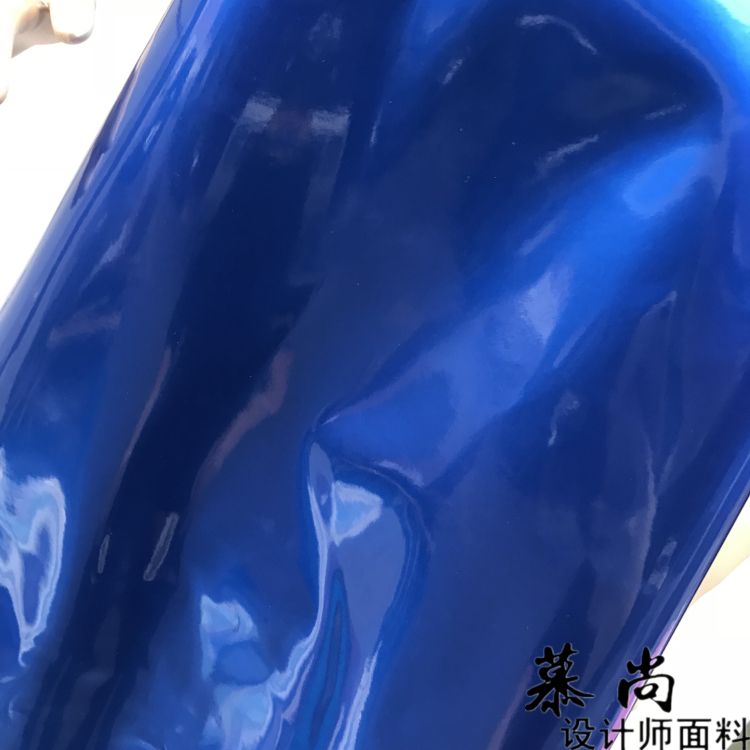 荧光蓝色pu漆皮亮面镜面人造皮革儿童乐园皮料沙发箱包diy皮子料