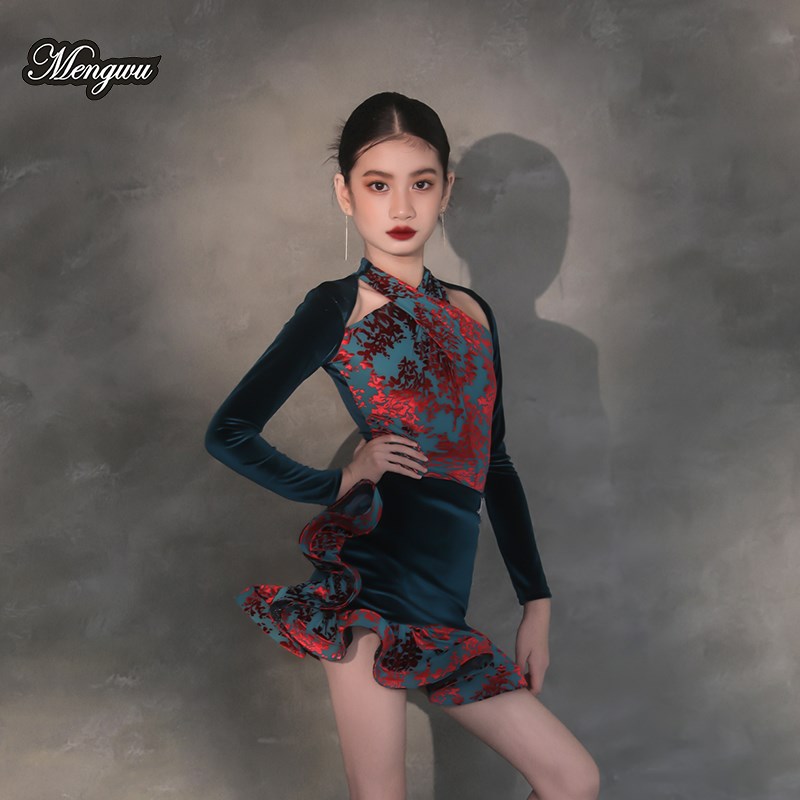 2024新款秋冬拉丁舞高级感女儿童专业练功比赛演出V丝绒大裙摆舞