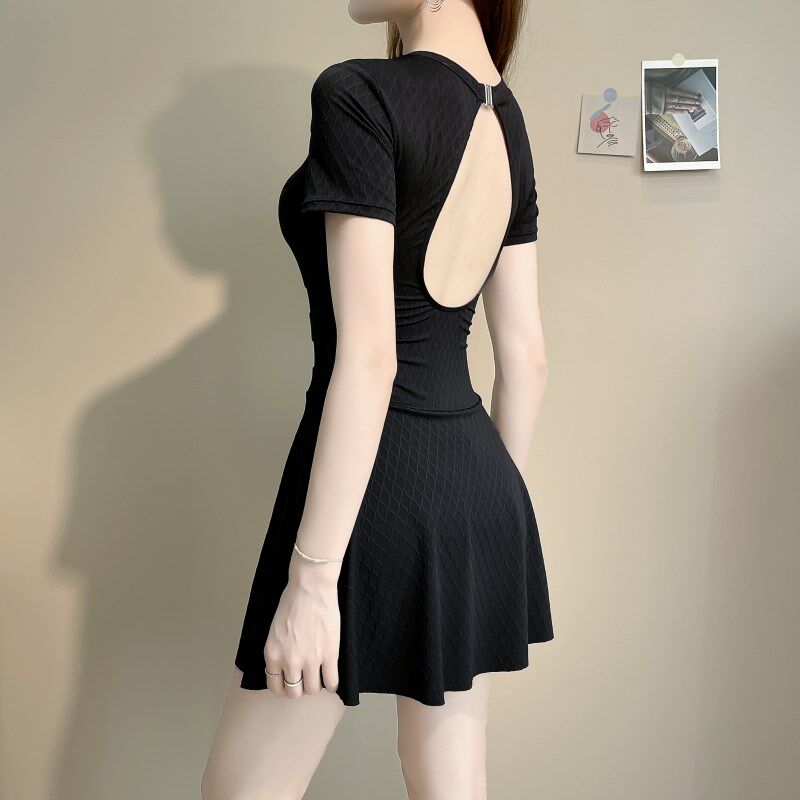 运动泳衣女夏2024新款黑色连体裙式平角微胖遮肉显瘦高级感泡温泉