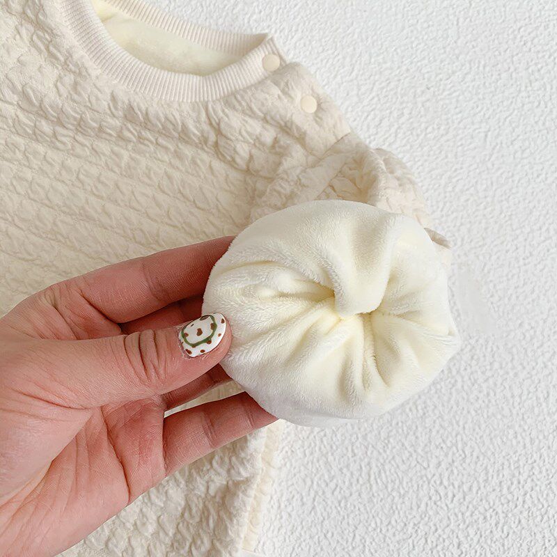 新生儿秋冬装韩版女宝宝背带裤加绒打底衫ins婴儿绗棉冬季包屁衣