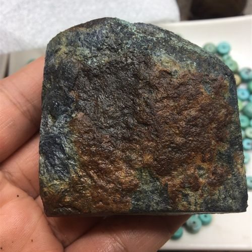 天然原矿高瓷玉化绿松石r毛料原石雕刻随形吊坠手把件大摆件办公