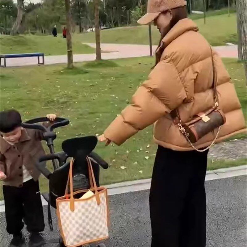 黑色轻薄短款羽绒服女冬季新款2024年爆款流行小个子高级感面包服