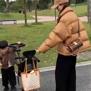 黑色轻薄短款羽绒服女冬季新款2024年爆款流行小个子高级感面包服