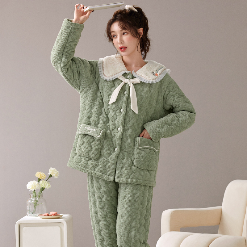 冬季珊瑚绒夹棉睡衣女加厚保暖