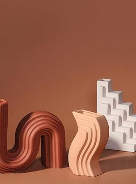 样板房售楼处桌面书房装饰几何s形陶瓷建筑酒柜格纹书房软装饰