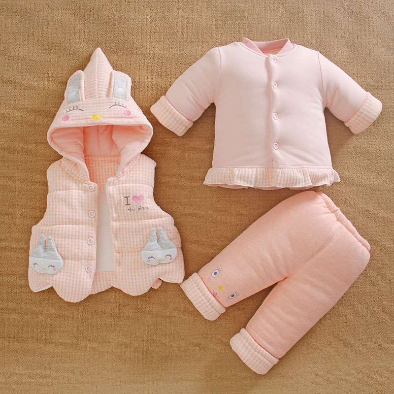 0一1岁半女宝宝秋冬装外出婴儿衣服外套加厚棉服袄款三件套装冬季