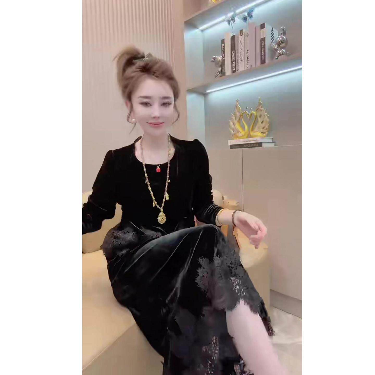 极速成熟气质款丝绒套装女2026秋季新款黑色百搭上衣+蕾丝拼接半