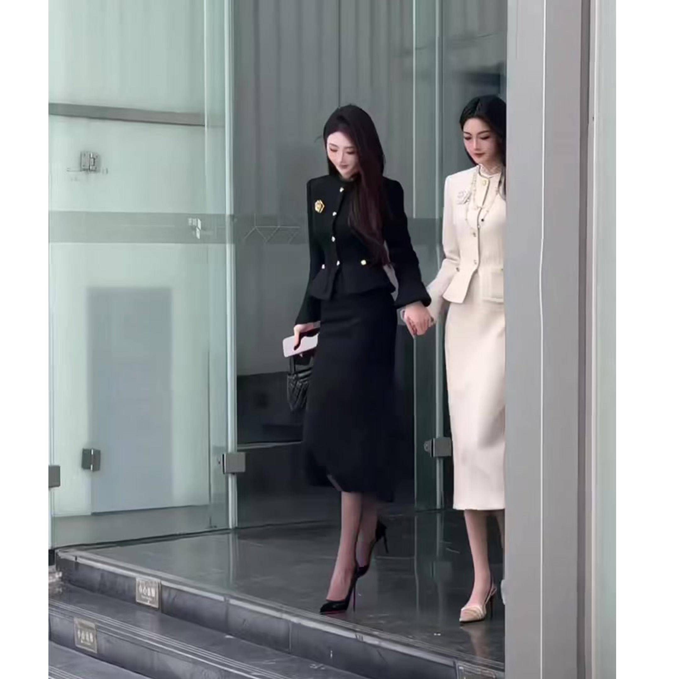 极速女神气质套装裙2026冬季新款收腰小香风外套+高腰半身裙两件