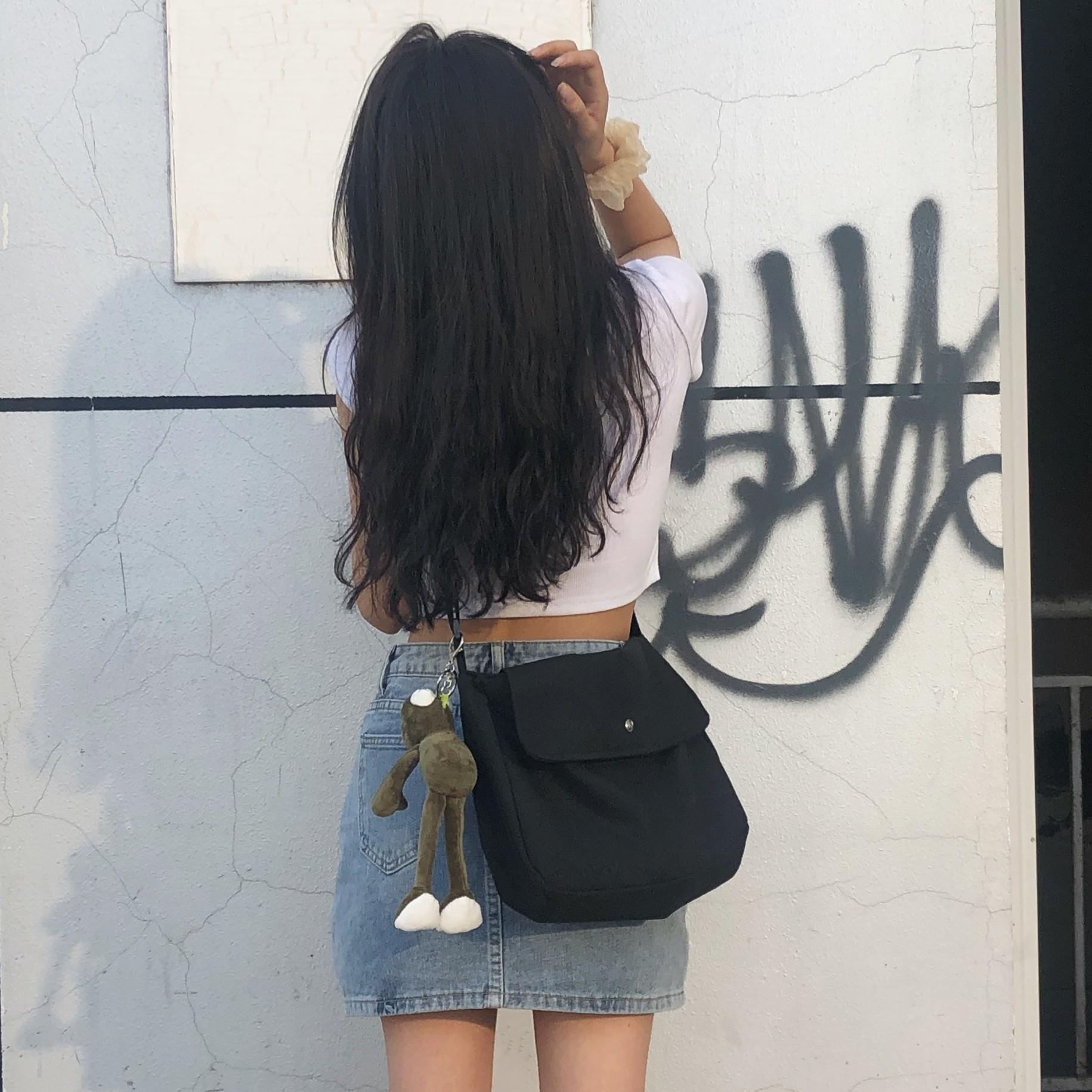 推荐ins日系原宿暗黑风帆布包女抖音同款韩国百搭纯色学生单肩斜